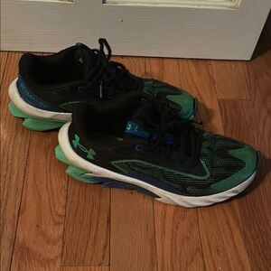 Under Armour Black and Green Athletic Shoes boys 5.5 sneakers
